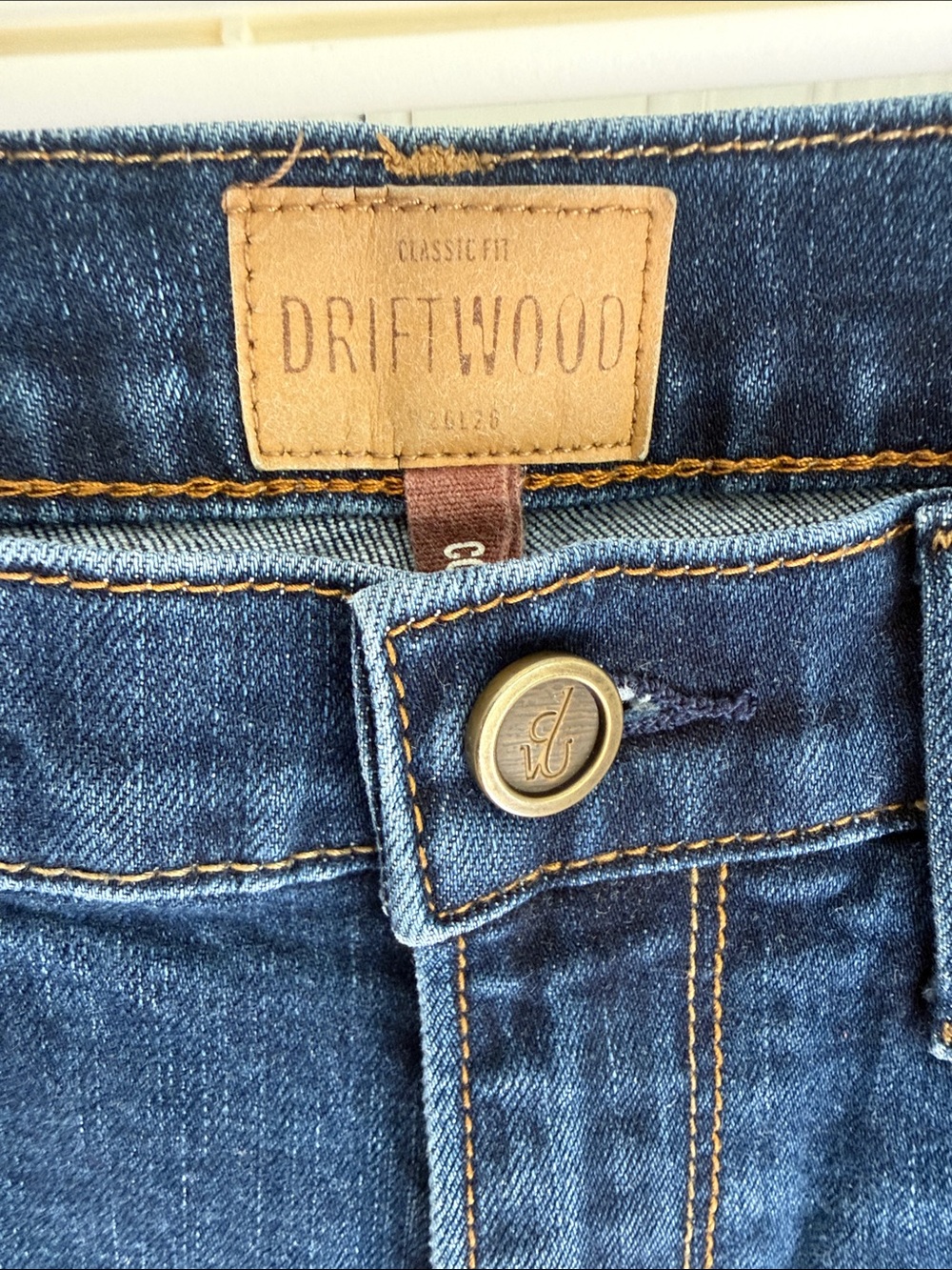 DRIFTWOOD Blue Embroidered Cropped Jeans with Scalloped Hem - Picture 2 of 6